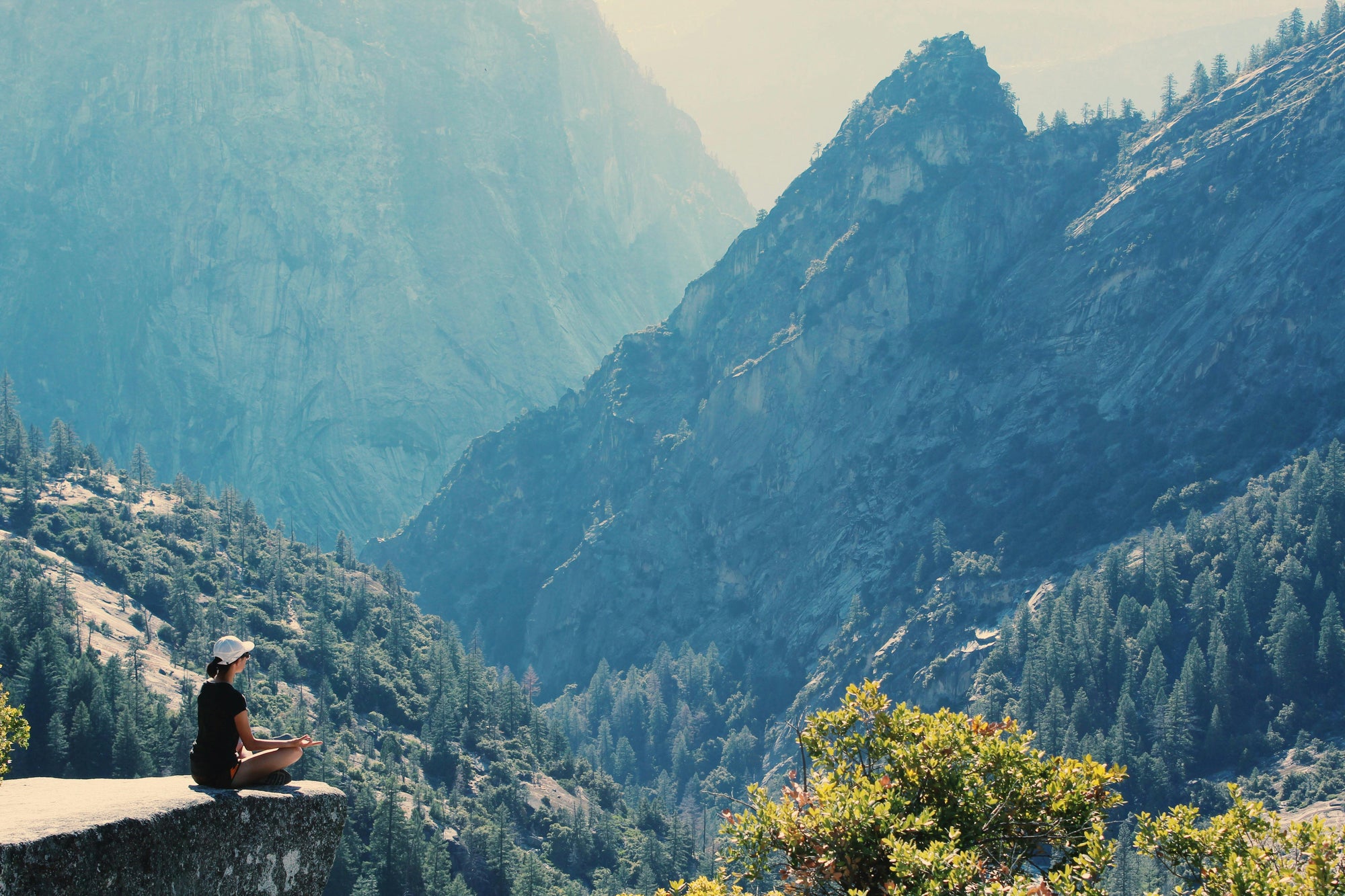 Yoga e Mindfulness: Un Viaggio tra Corpo e Anima