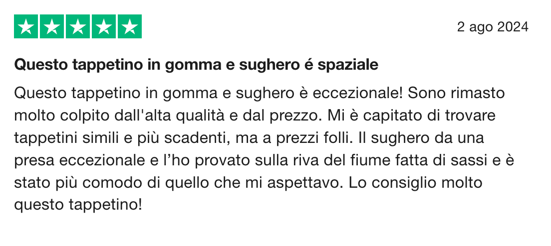 Recensione positiva sul tappetino yoga Fitnexfly in gomma e sughero, apprezzato per l'alta qualità e la presa eccezionale su superfici difficili.